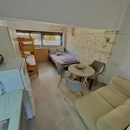 Polichrono Seaside Apartment