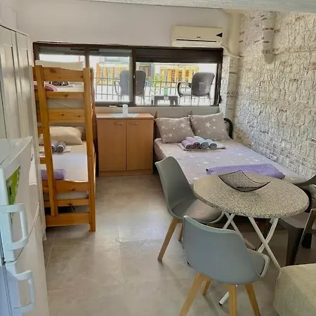 Polichrono Seaside Apartment